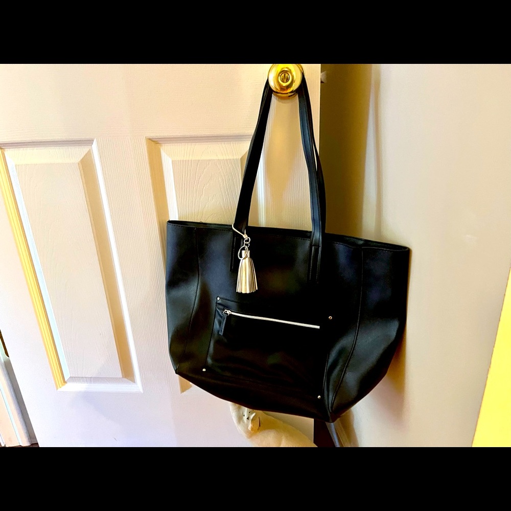 Bath &BW Black Friday Tote. New with Tags. Non smoking, Pet friendly home.
